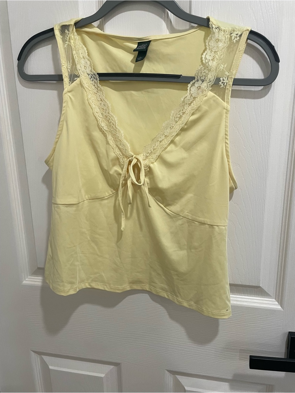 Yellow lace detail sleeveless top size medium